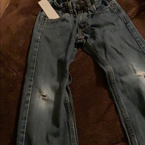 Boys size 5 jeans with holes - Picture 2 of 3